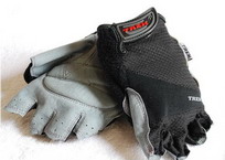 bike-gloves_resize