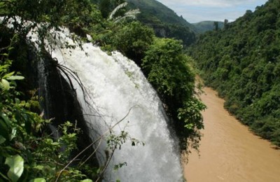 waterfalls from old route TamDuong to Paso