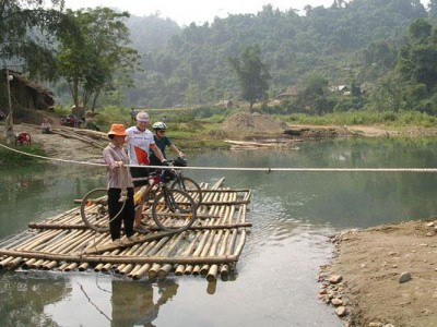 Cycling BaBe national park to Bac Me 2004 - old route.