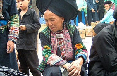 Women on market day - SinHo - LaiChau 1999.