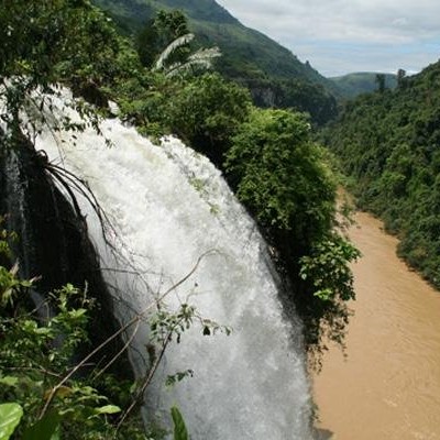 Waterfalls from old route TamDuong to Paso